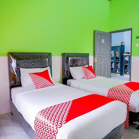 Oyo 2903 Putri Residence Syariah Bukittinggi Luaran gambar