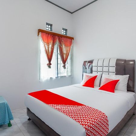 Oyo 2903 Putri Residence Syariah Bukittinggi Luaran gambar
