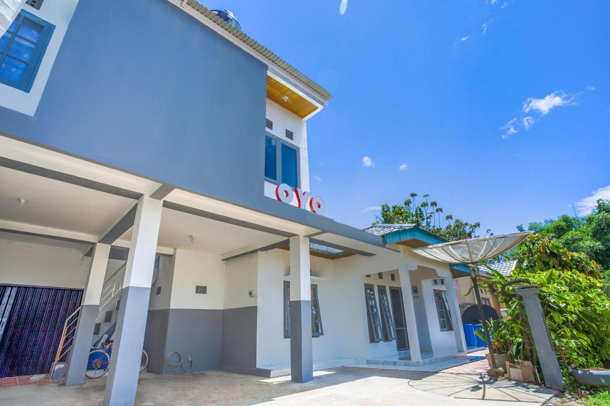 Oyo 2903 Putri Residence Syariah Bukittinggi Luaran gambar