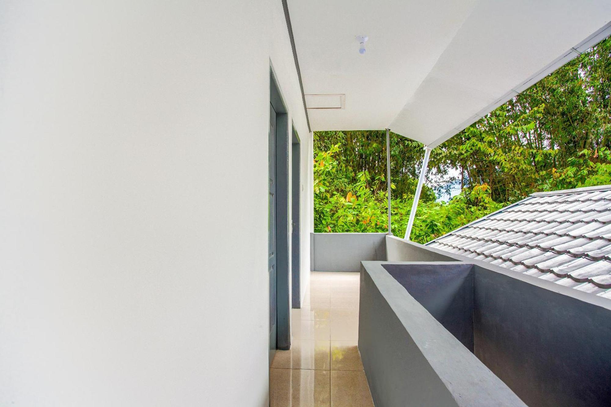 Oyo 2903 Putri Residence Syariah Bukittinggi Luaran gambar