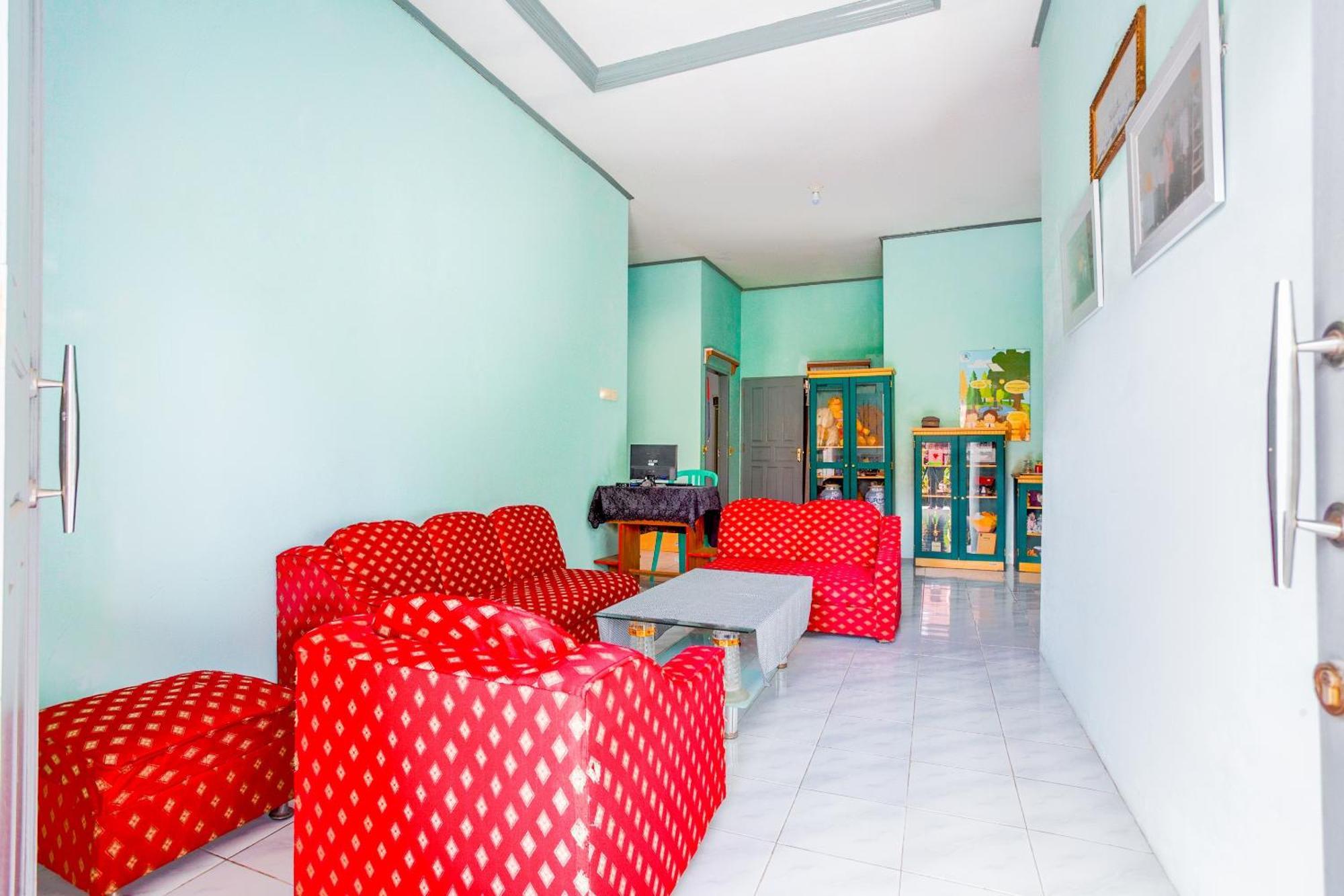 Oyo 2903 Putri Residence Syariah Bukittinggi Luaran gambar