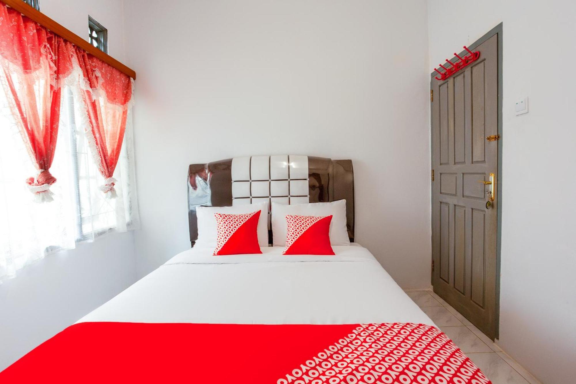 Oyo 2903 Putri Residence Syariah Bukittinggi Luaran gambar