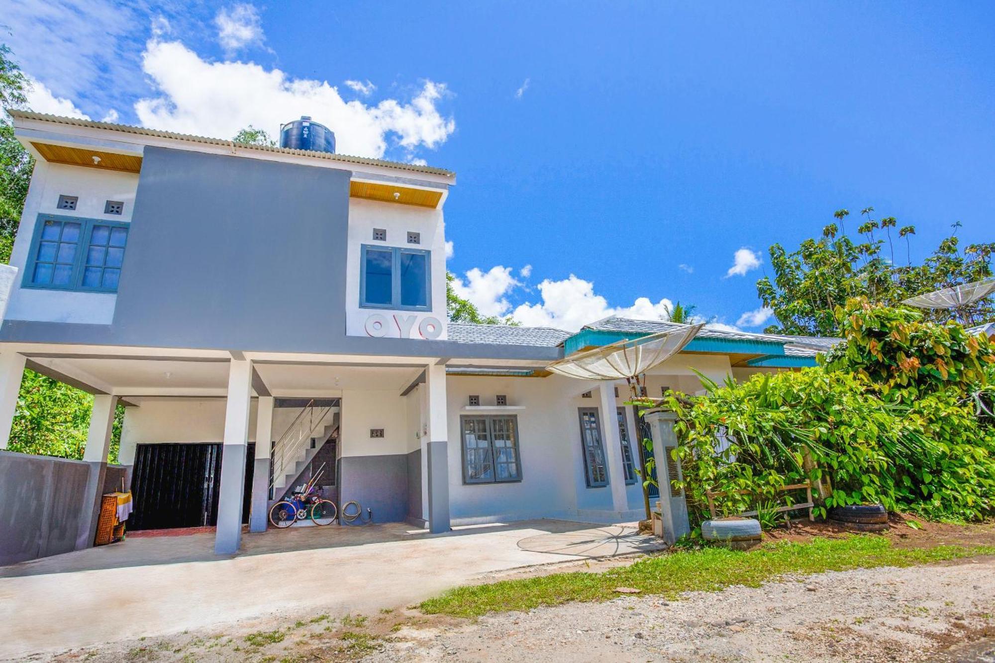 Oyo 2903 Putri Residence Syariah Bukittinggi Luaran gambar