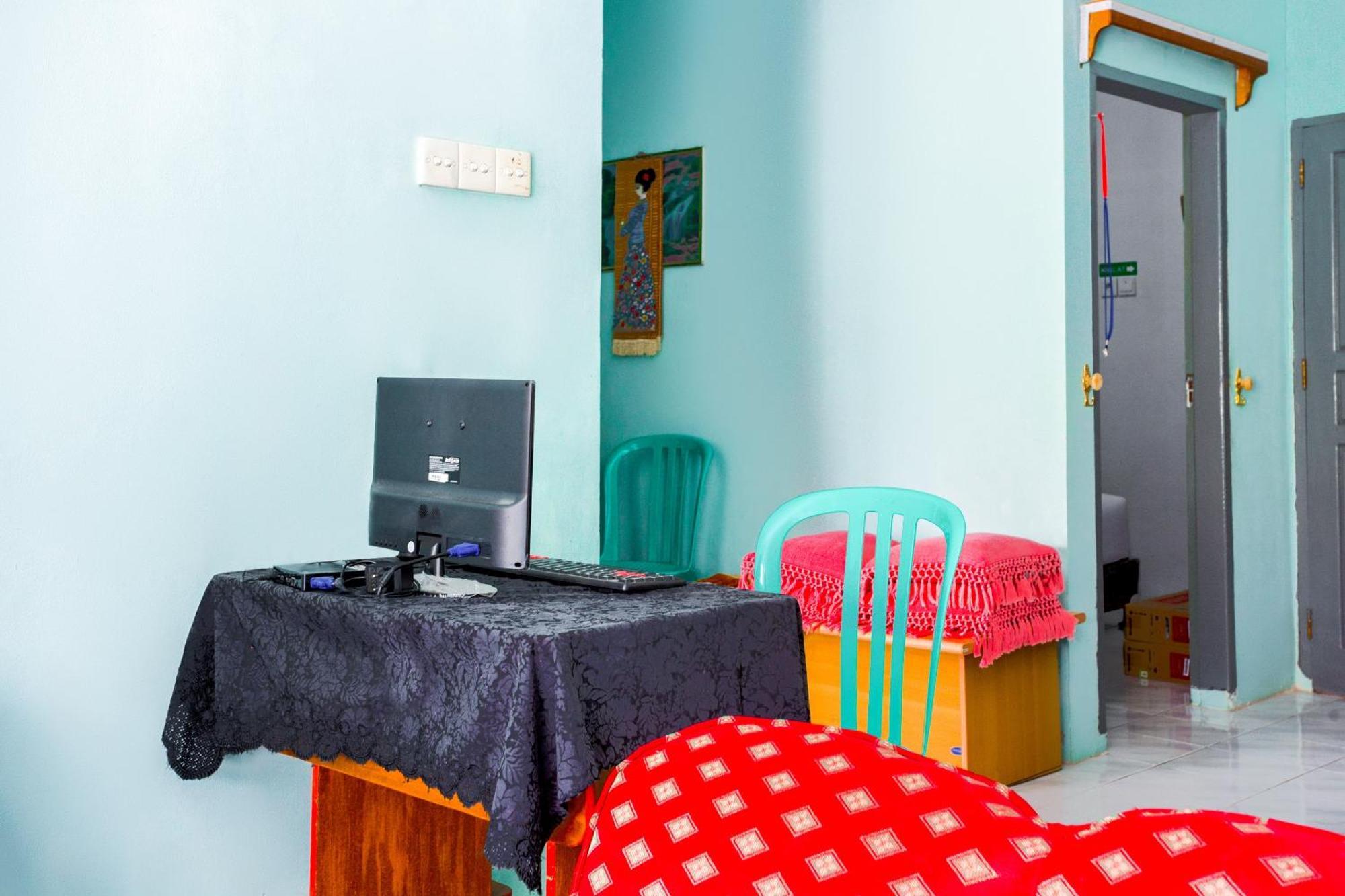 Oyo 2903 Putri Residence Syariah Bukittinggi Luaran gambar