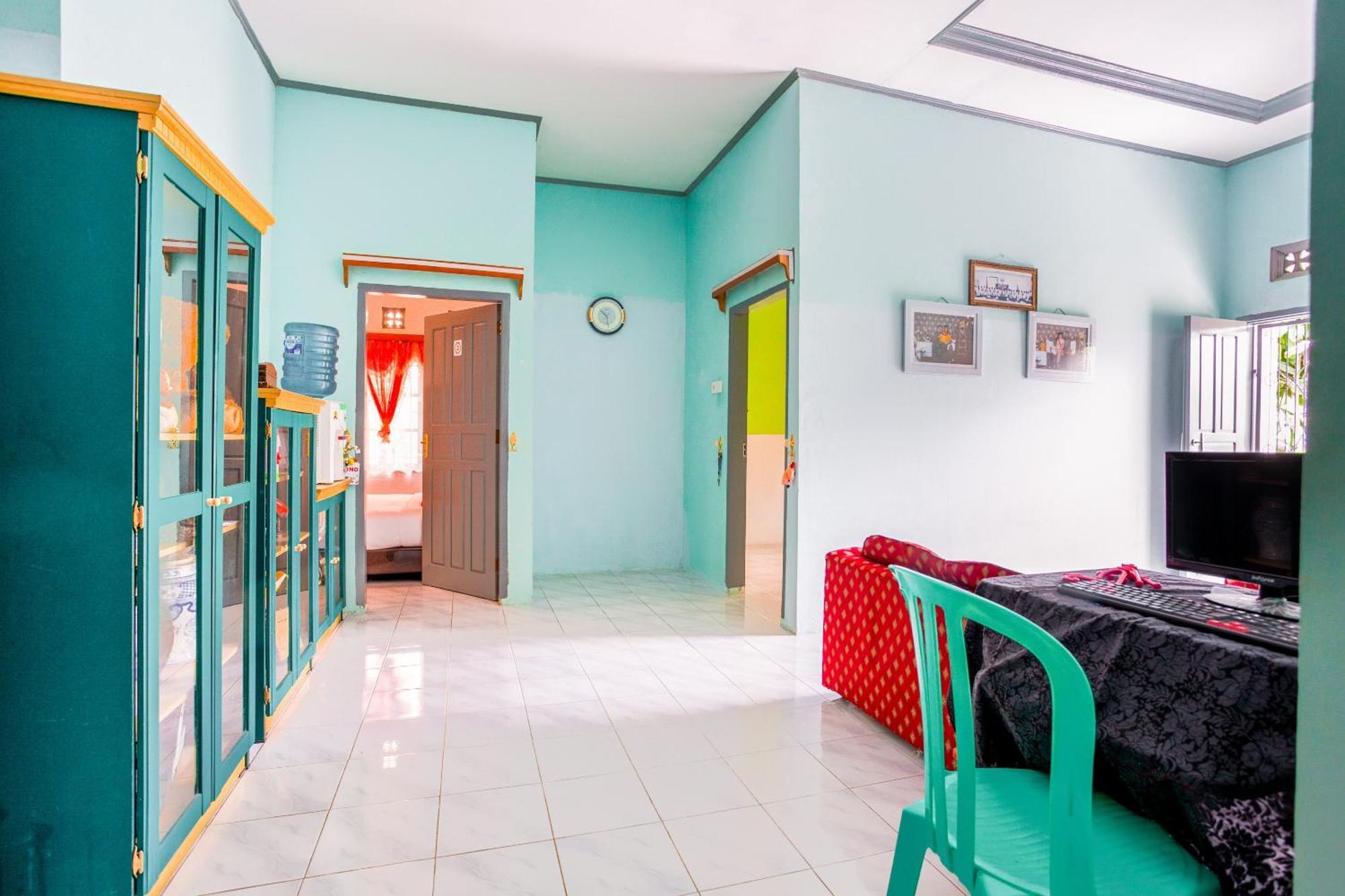 Oyo 2903 Putri Residence Syariah Bukittinggi Luaran gambar