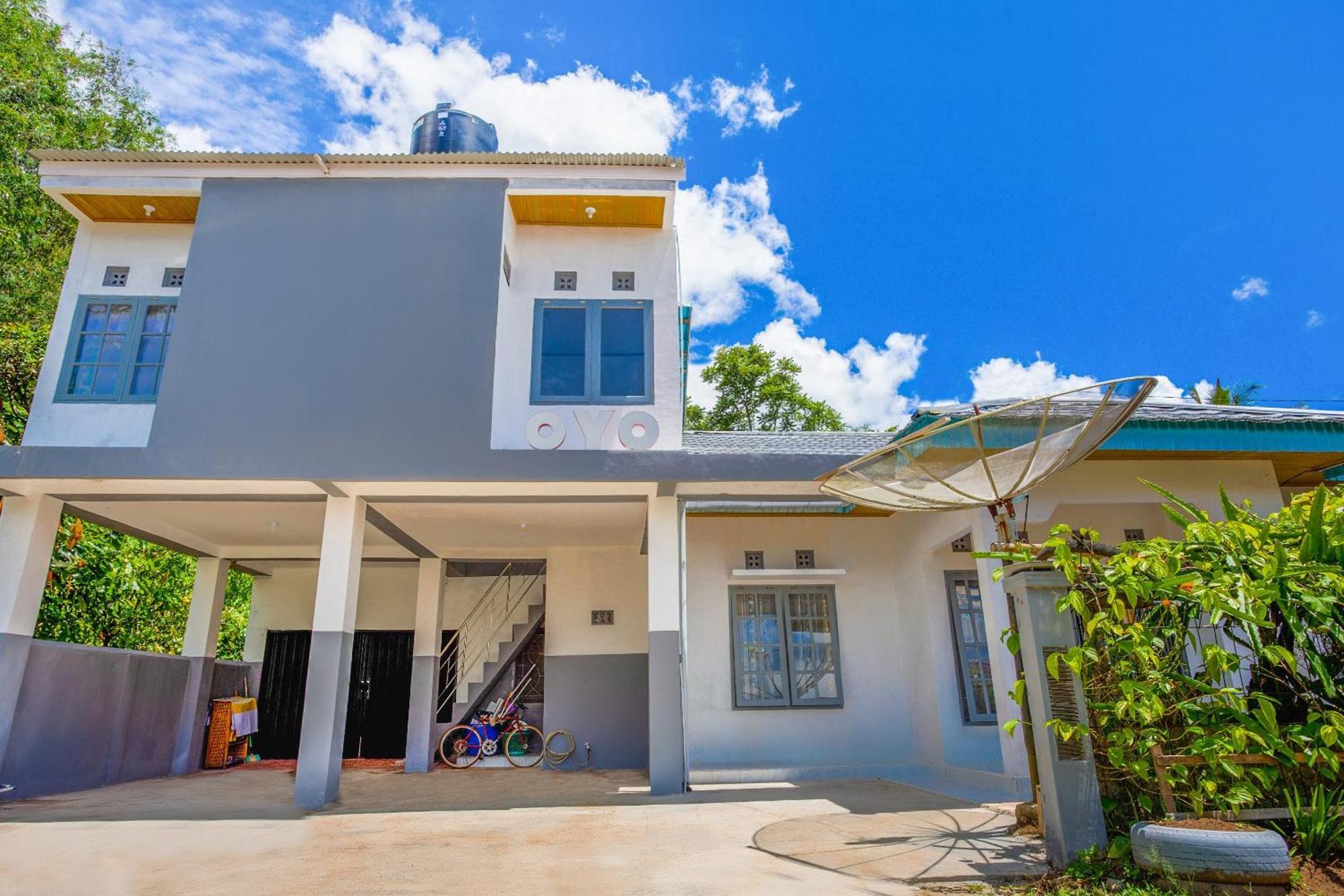 Oyo 2903 Putri Residence Syariah Bukittinggi Luaran gambar