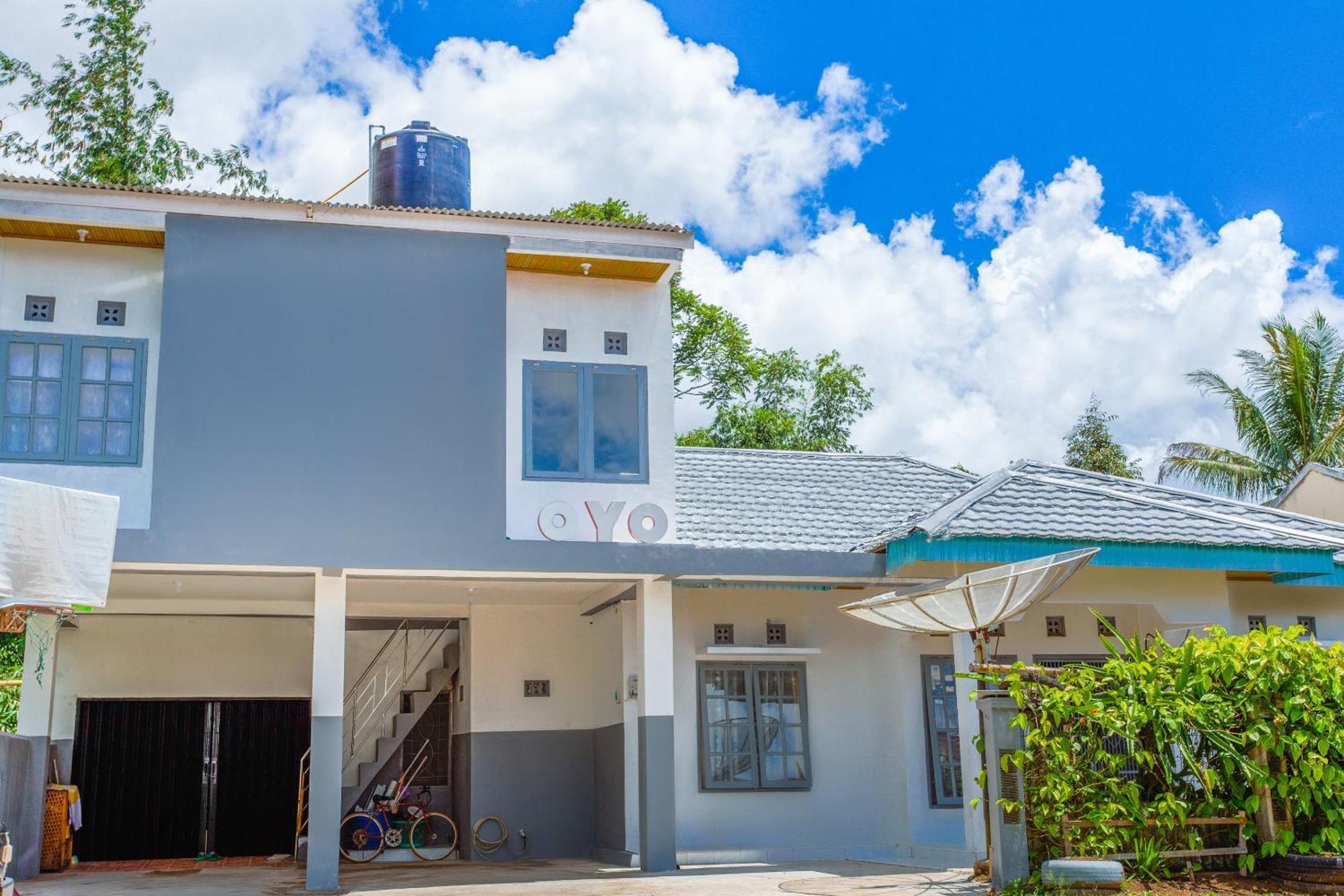 Oyo 2903 Putri Residence Syariah Bukittinggi Luaran gambar