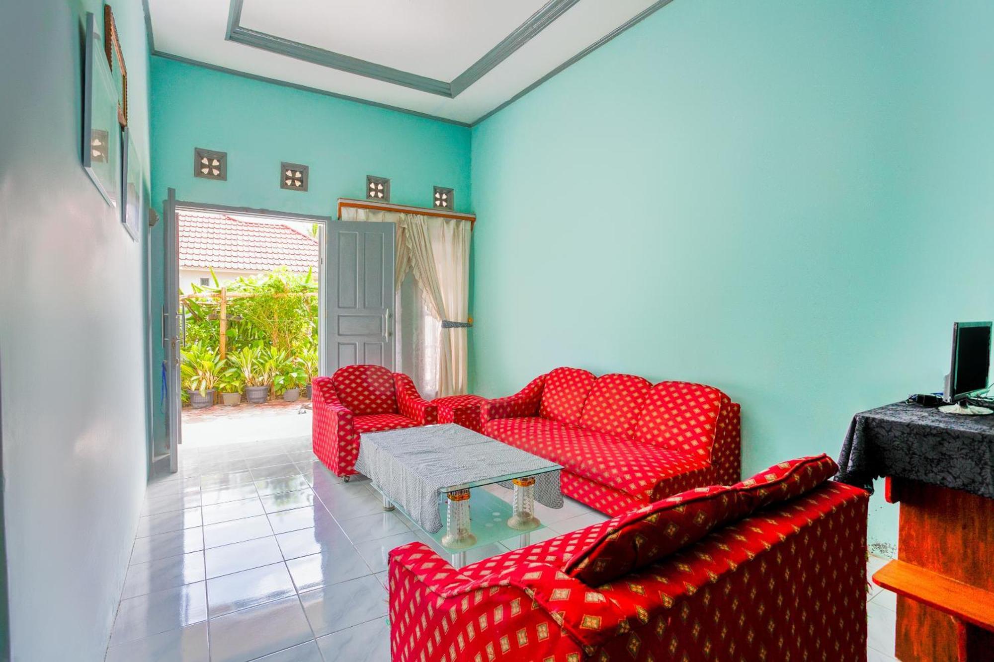 Oyo 2903 Putri Residence Syariah Bukittinggi Luaran gambar